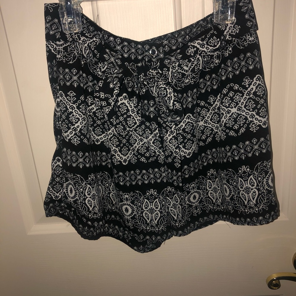 Monteau sz S highwaist flowy shorts